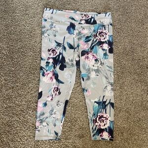Old Navy Floral Capri Leggings - Light Gray with Pink & Blue Blooms